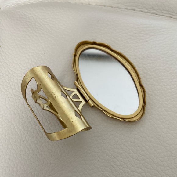 🩷 Unique! 🌸 Lipstick Holder with Mirror 💄💋👄 - Picture 4 of 11